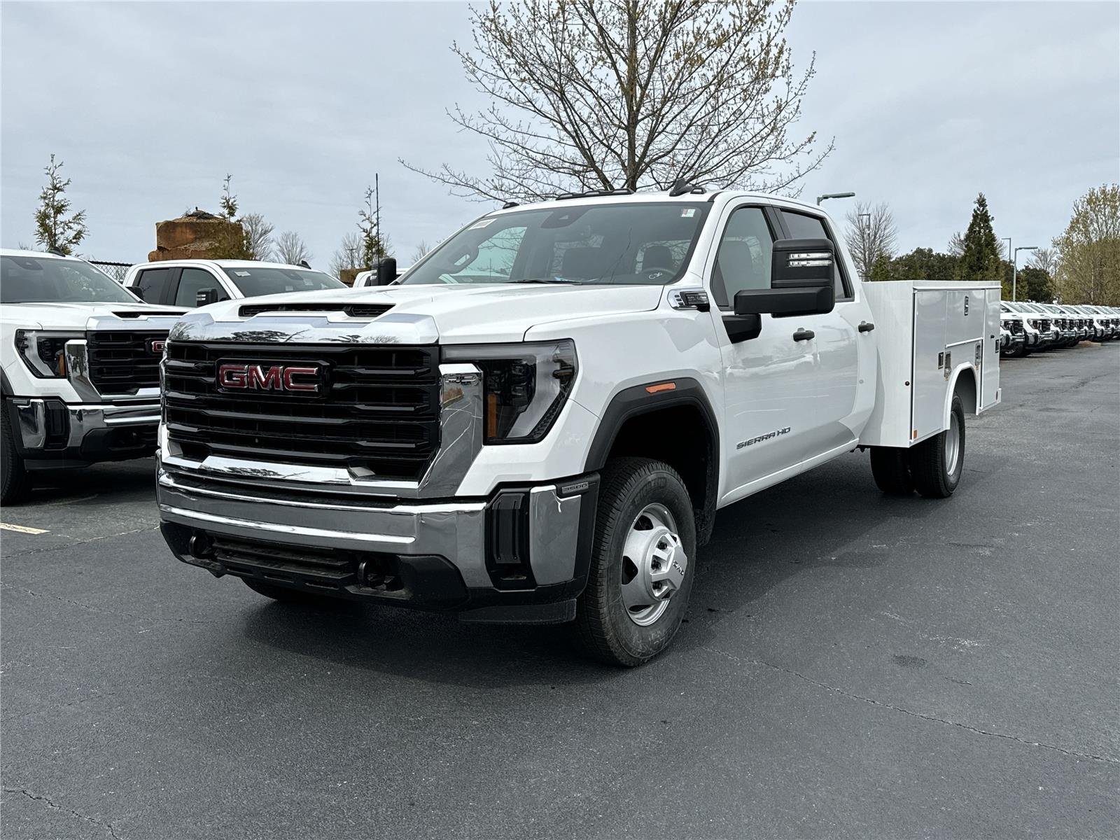 New 2025 Summit White GMC Pro image 3