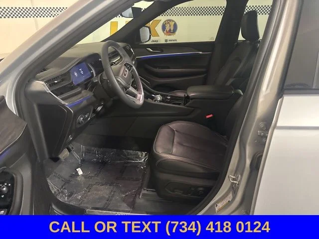 Used 2023 Silver Jeep Overland image 25