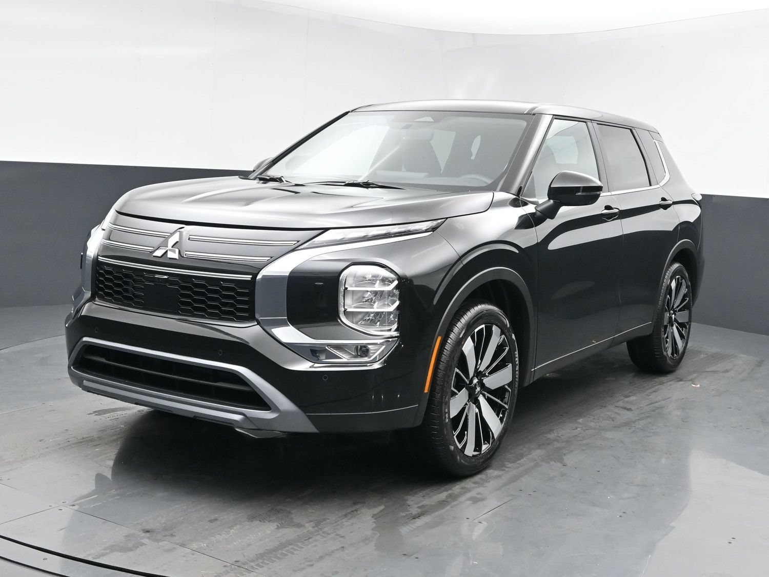 New 2026 Labrador Black Pearl Mitsubishi SE 1.5T S-AWC image 1