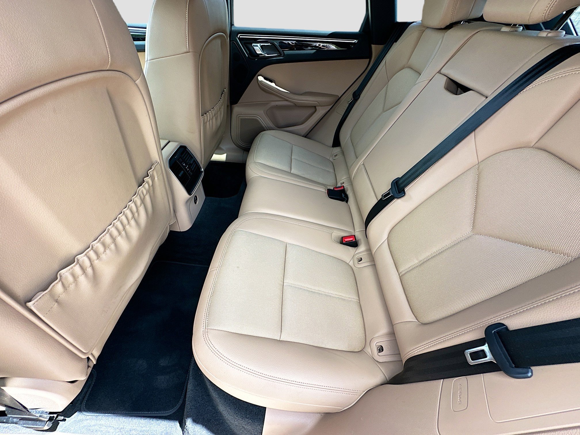 2024 Porsche Macan S - Photo 24