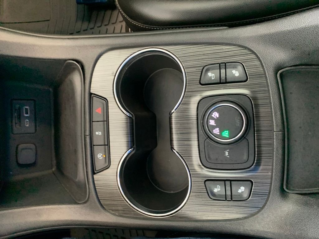 Used 2023 White GMC SLT image 8