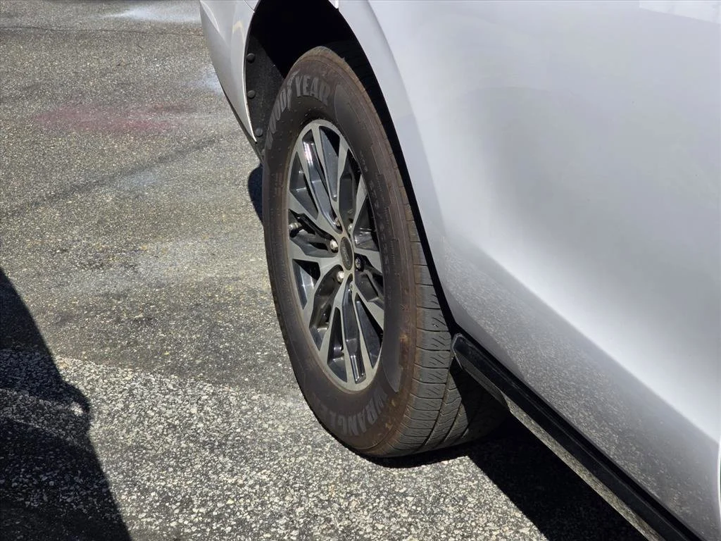 Used 2025 White Ford Platinum image 17