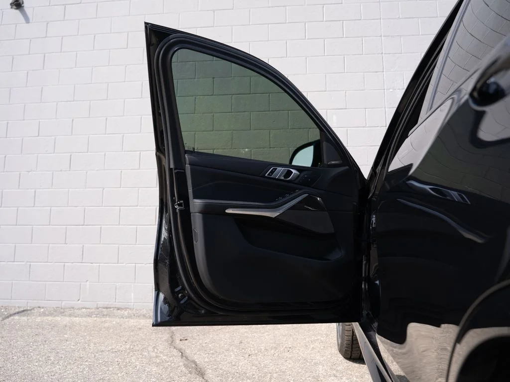 Used 2025 Black BMW M60i image 15
