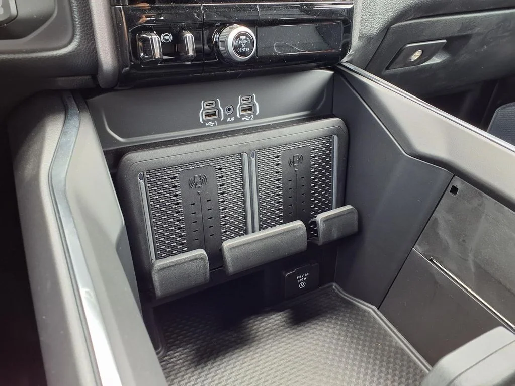New 2026 Bright White Clear-Coat Exterior Paint RAM Laramie image 10