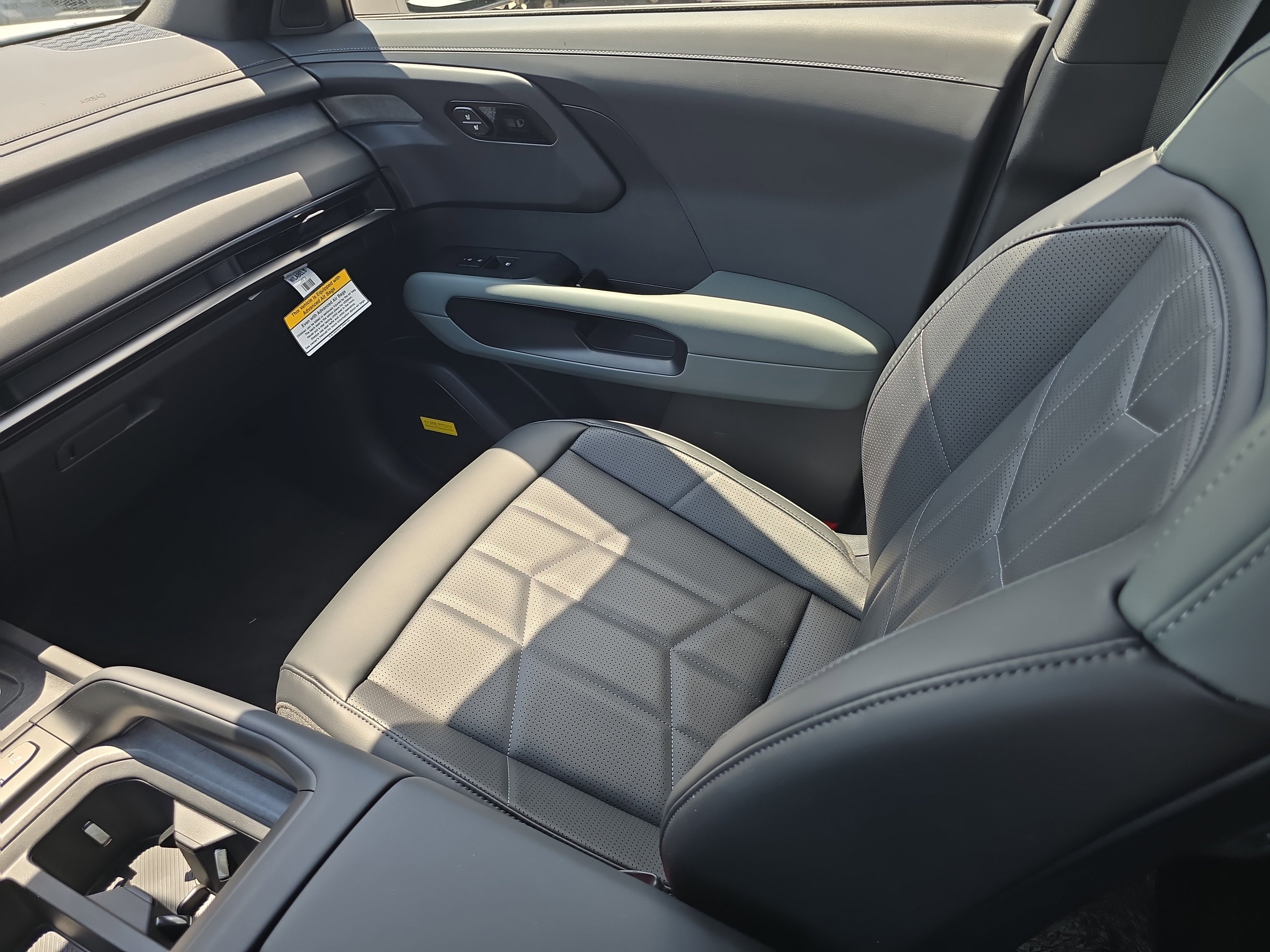 New 2027 Glacial White Pearl Kia X-LINE SX image 16