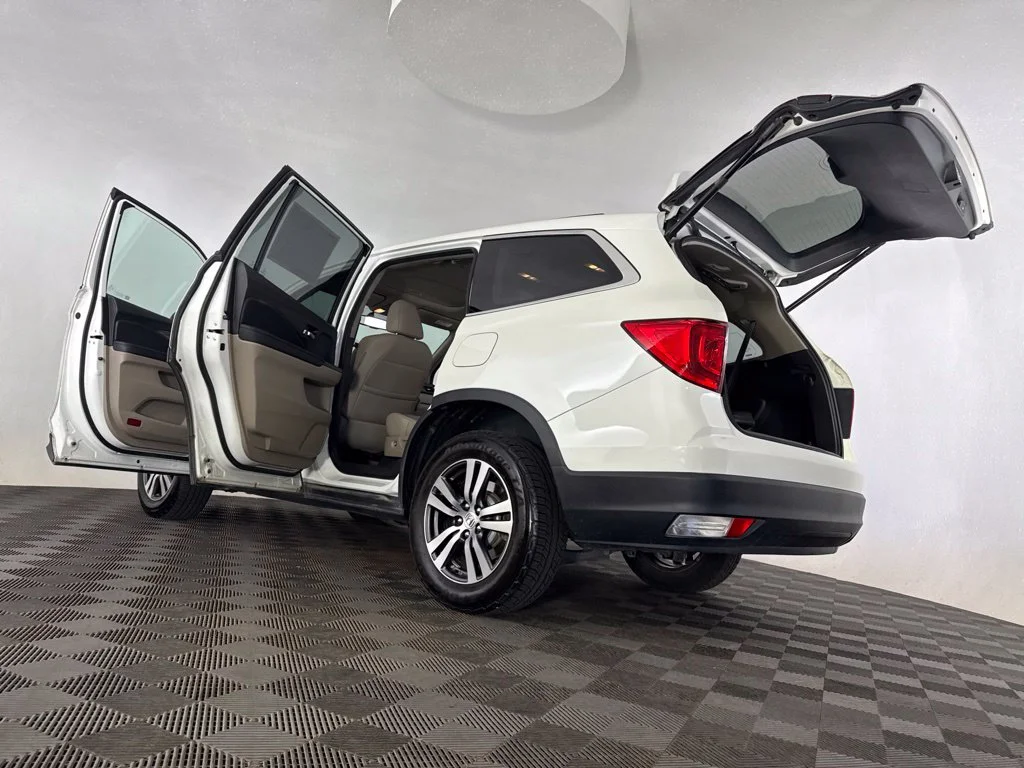 Used 2017 White Honda EX-L image 27