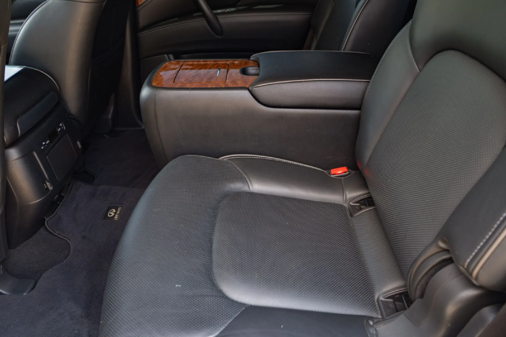 Used 2019 Silver INFINITI LUXE image 19