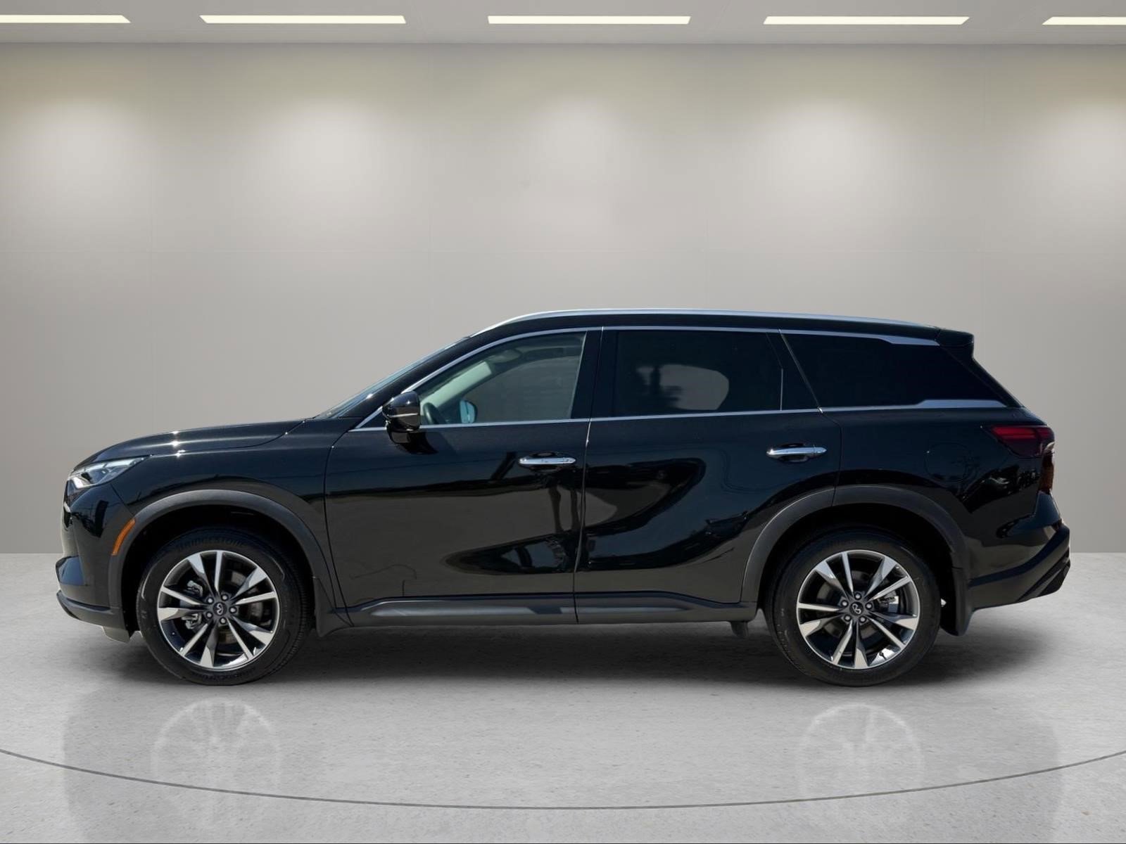Used 2023 Mineral Black INFINITI LUXE image 3