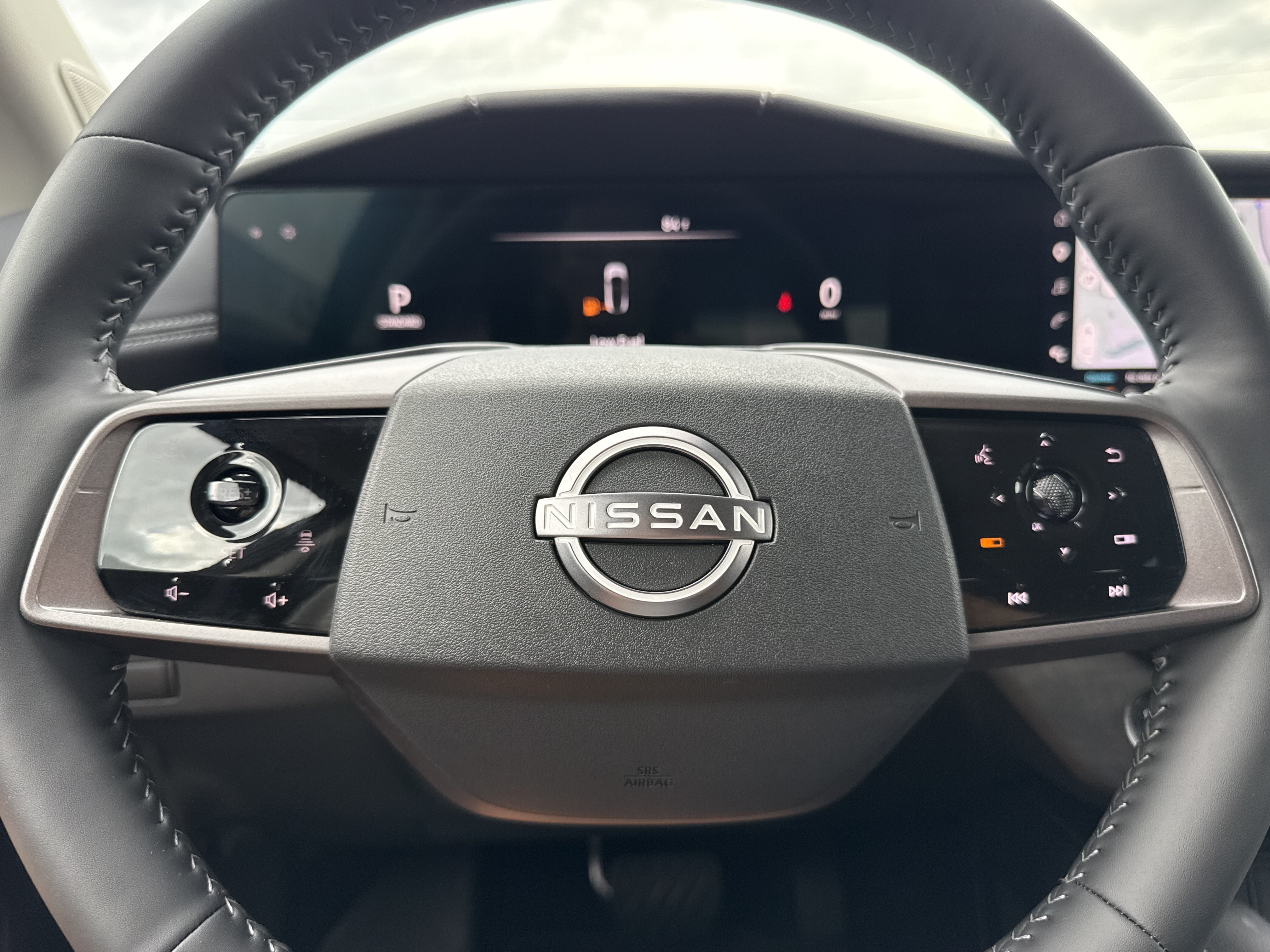 Certified Used 2025 Everest White Pearl Tricoat Nissan SL AWD image 21