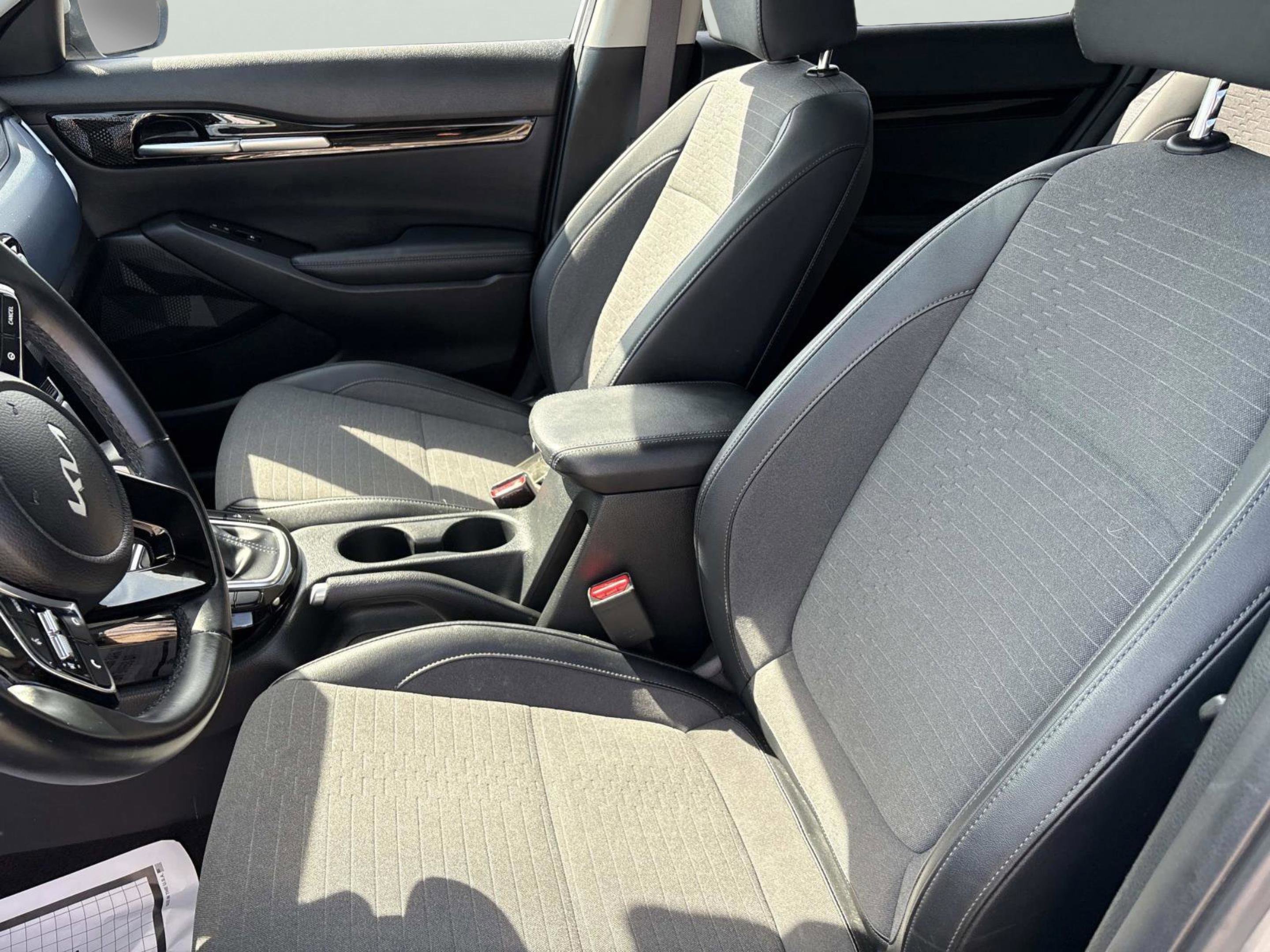 2023 Kia Seltos S - Photo 25