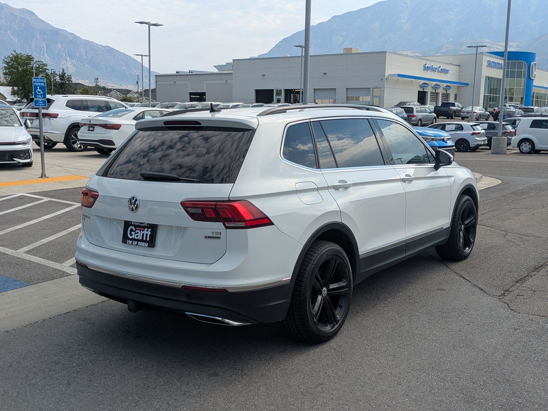 Used 2018 Pure White Volkswagen SEL image 3