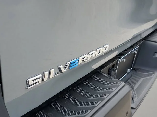 New 2026 Slate Gray Metallic Chevrolet LT - Extended Range image 9
