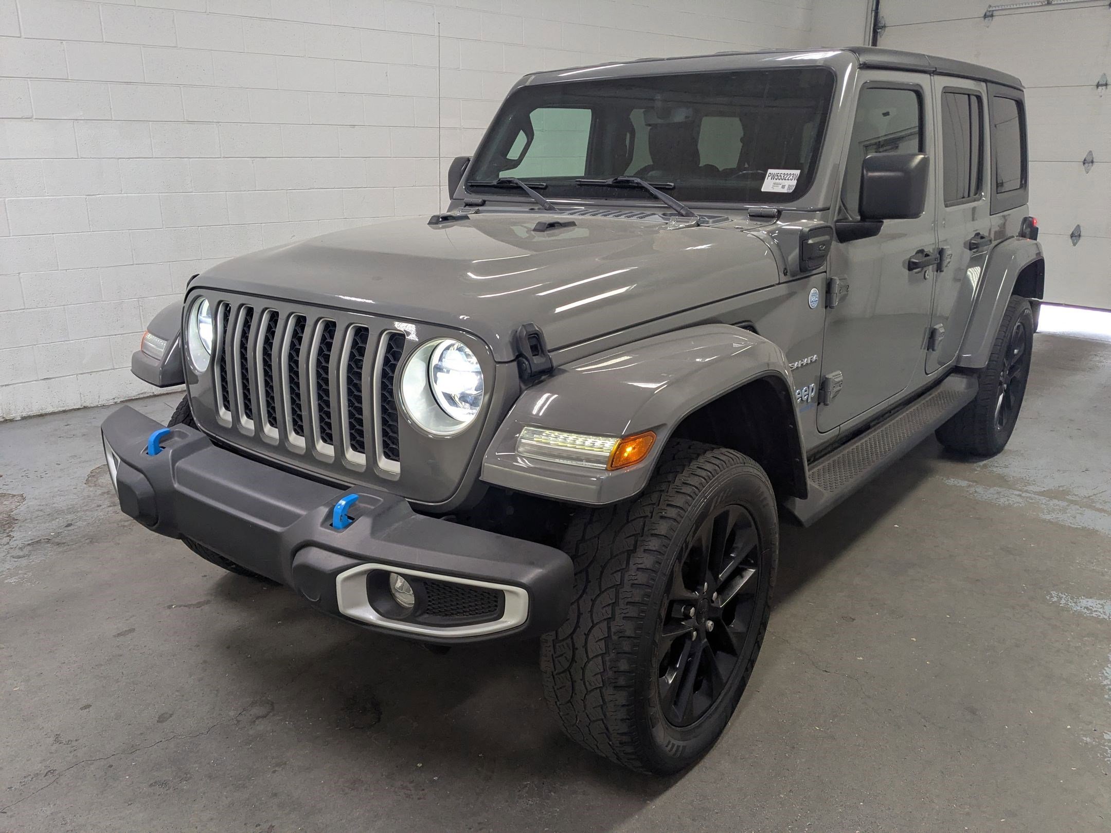 Used 2023 Sting-Gray Clearcoat Jeep Sahara image 9