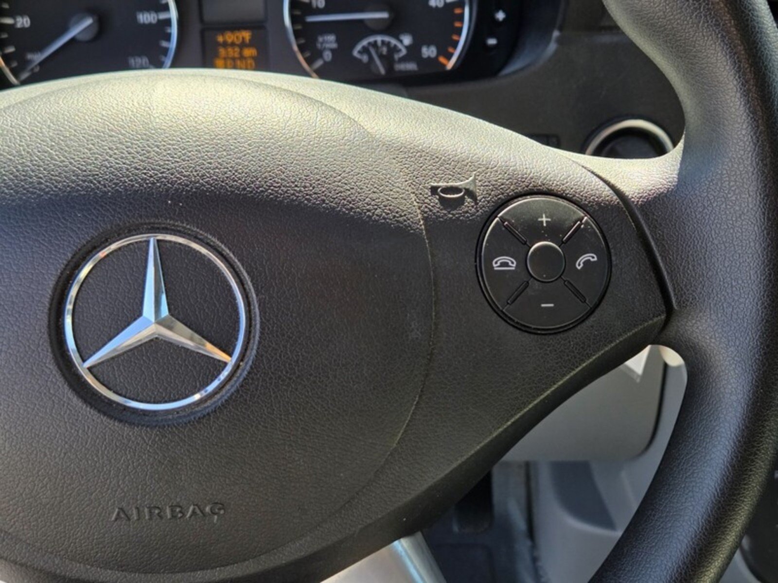 Used 2017 Arctic White Mercedes-Benz Worker image 29