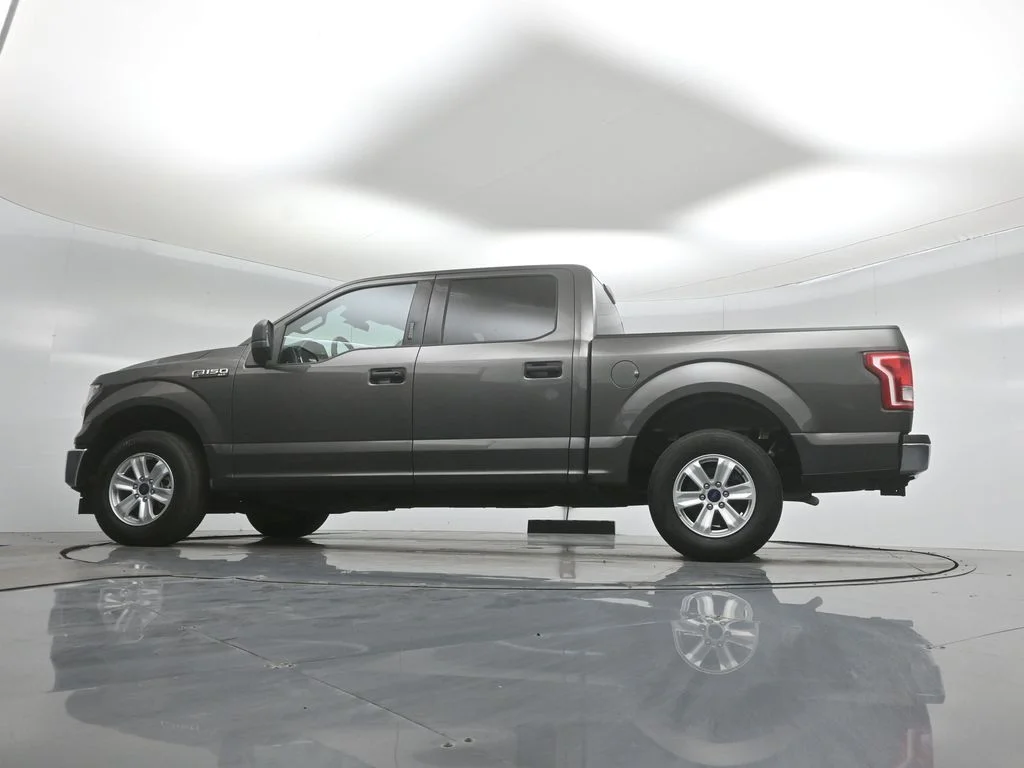 Used 2017 Gray Ford XLT image 45