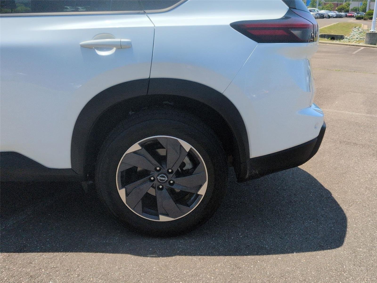 Used 2024 Everest White Pearl Nissan SV image 11