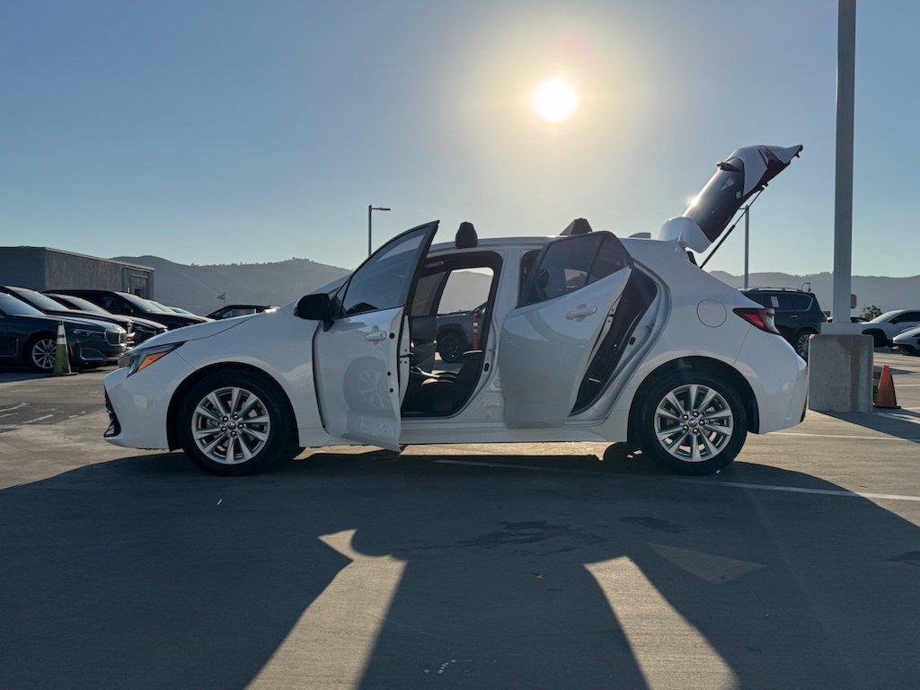 Used 2023 Ice Toyota SE image 27