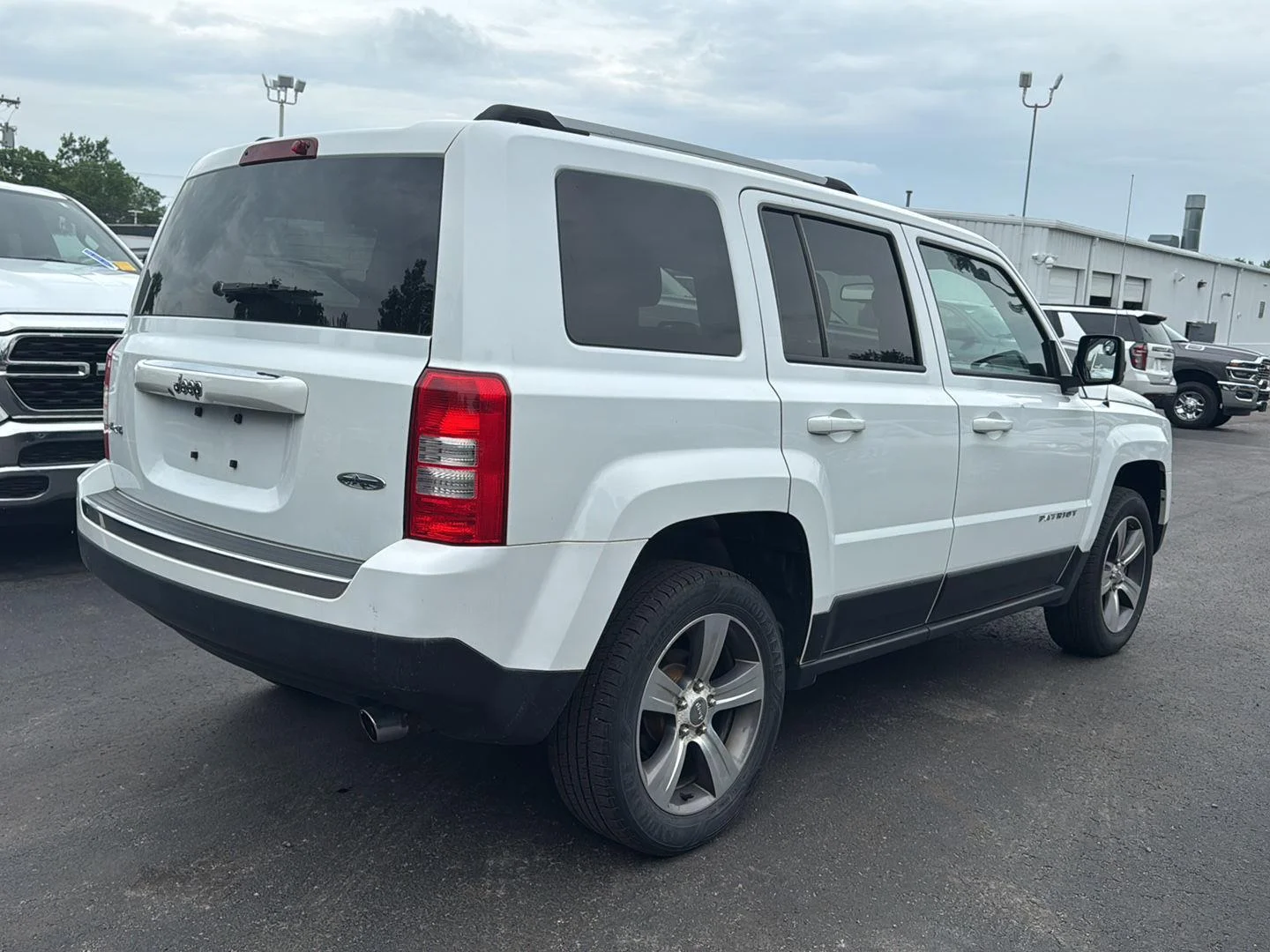 Used 2016 Bright White Clearcoat Jeep High Altitude Edition image 4
