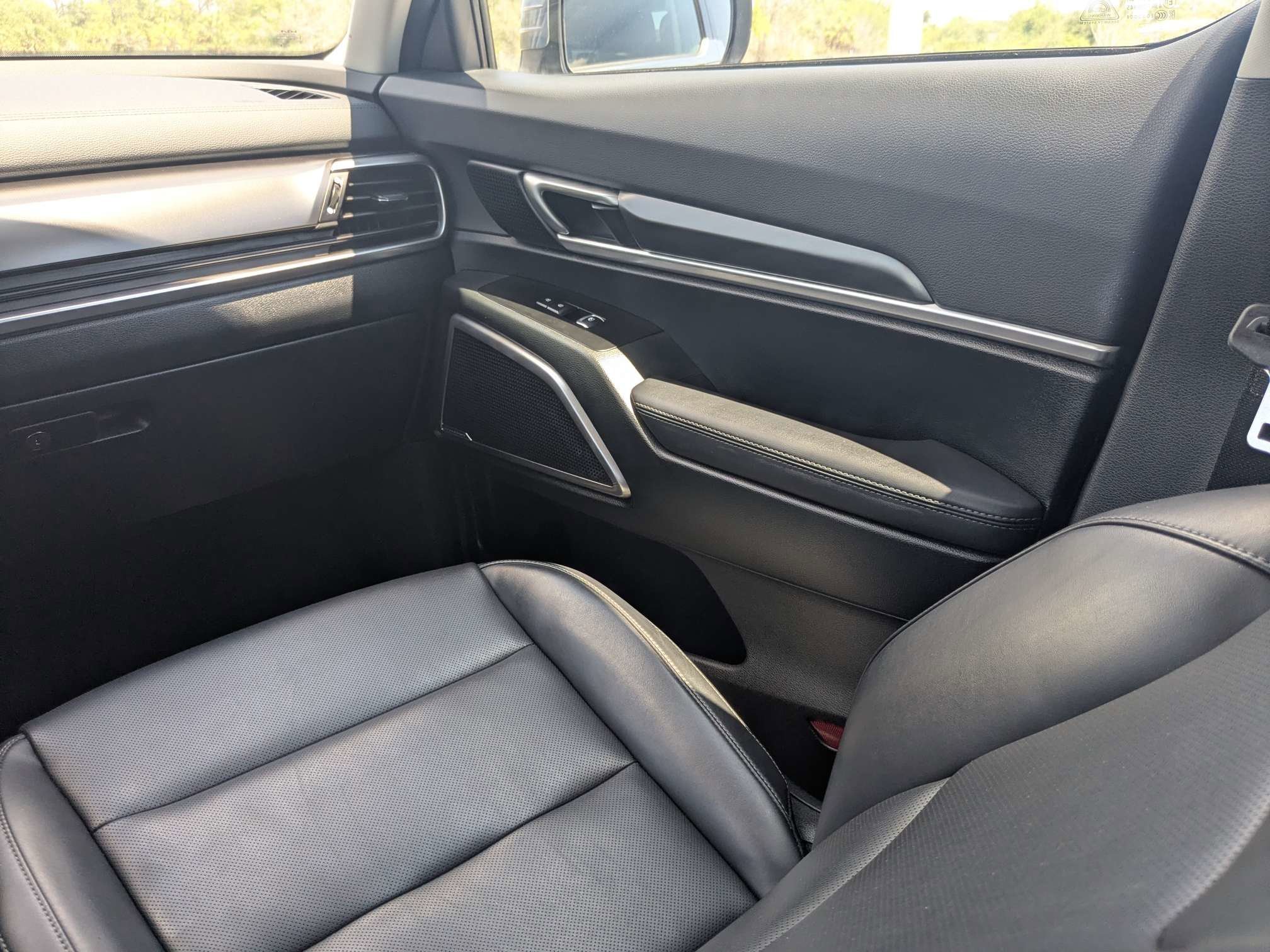 Certified Used 2025 Everlasting Silver Kia S image 22