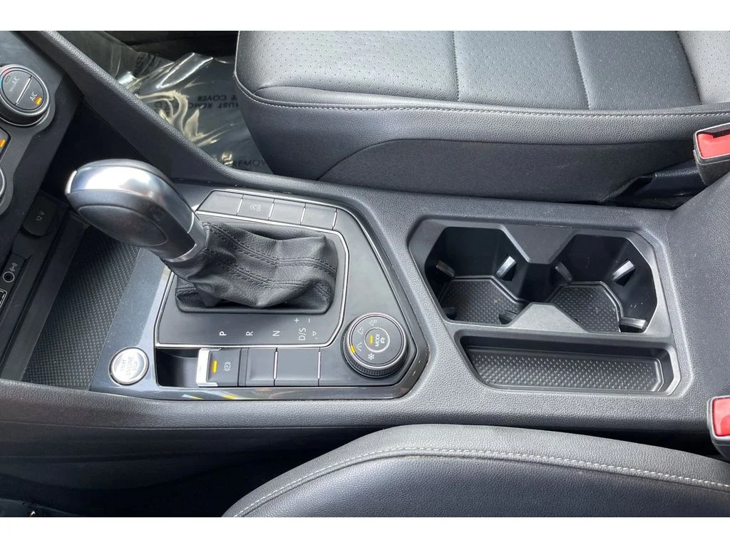Used 2019 Platinum Gray Metallic Volkswagen SE image 32