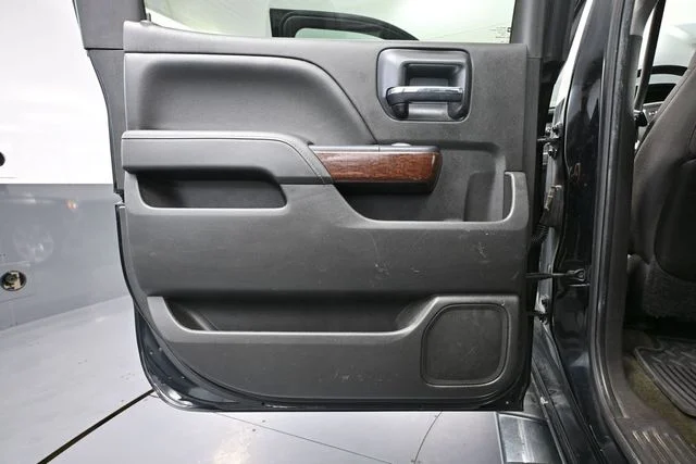 Used 2015 Black GMC SLE image 33
