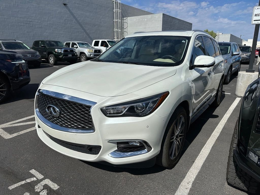 Used 2017 White INFINITI Base image 9