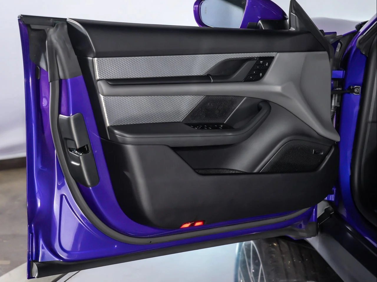 2025 Porsche Taycan Base - Photo 24