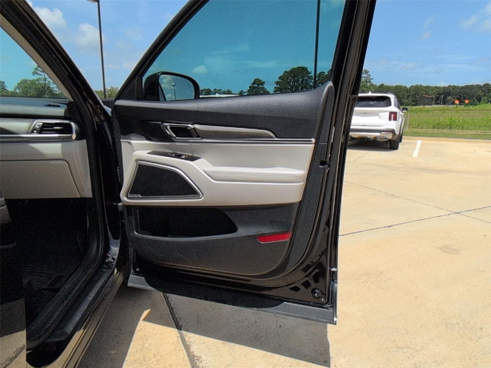 Used 2021 Ebony Black Kia EX image 23