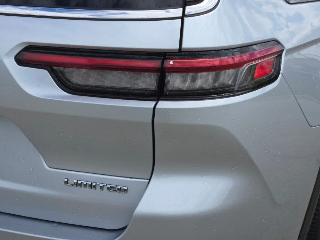 Used 2021 Silver Jeep Limited image 13
