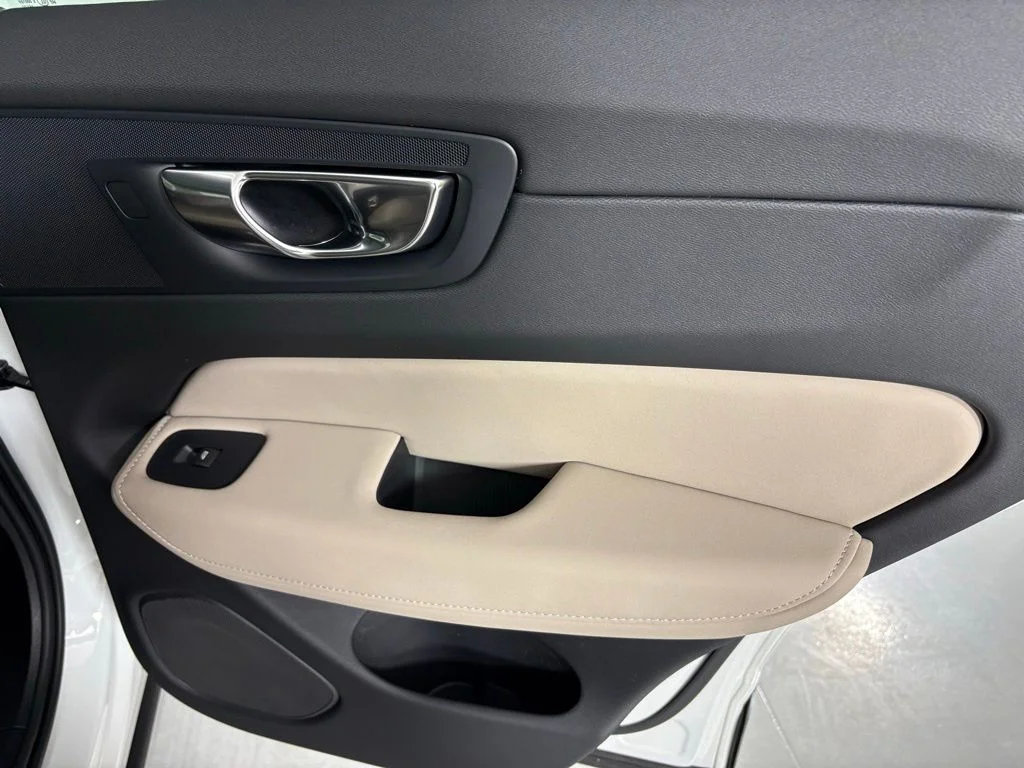 New 2026 White Volvo B5 Core image 19