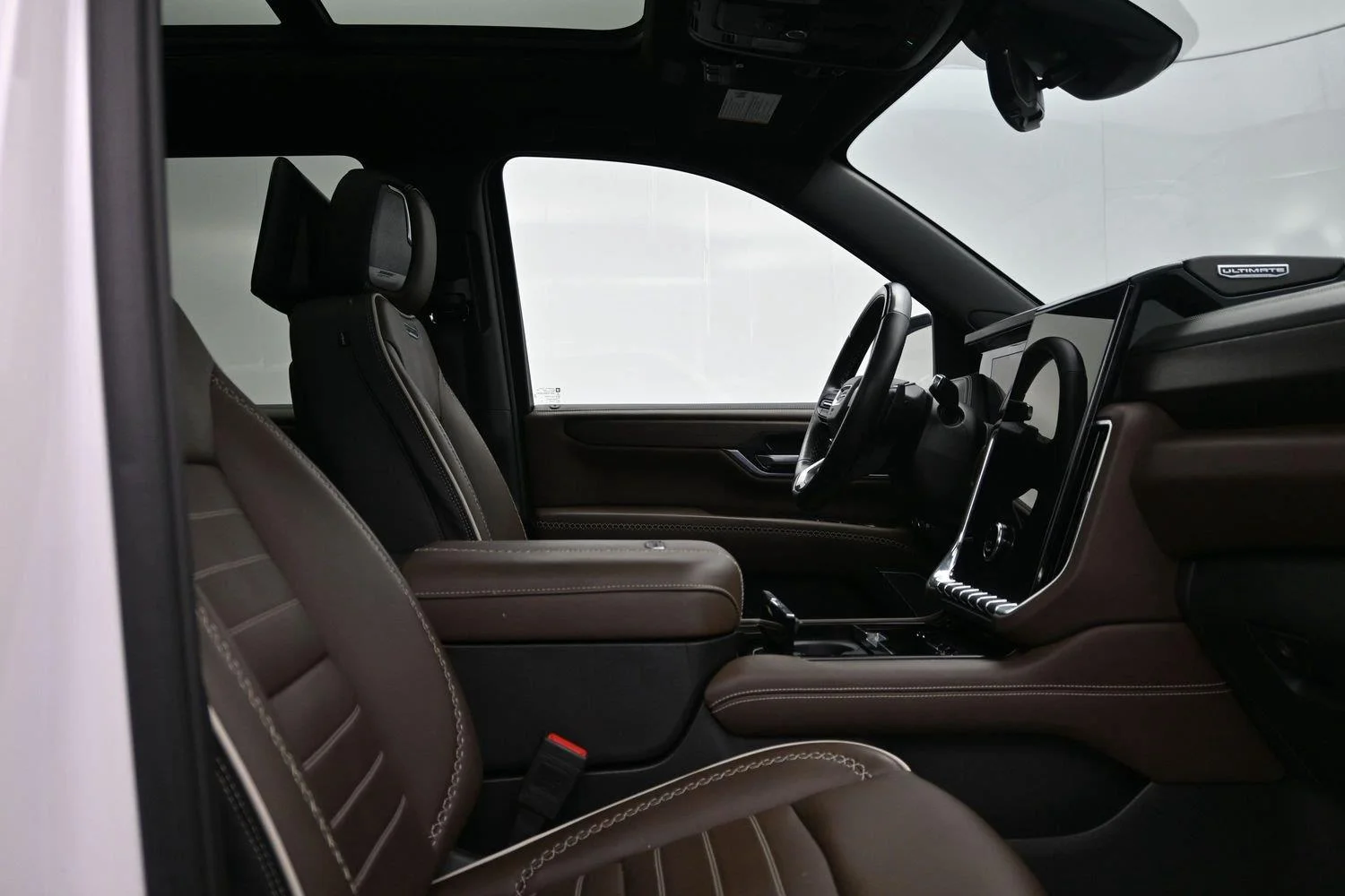 2025 GMC Yukon Denali Ultimate - Photo 13