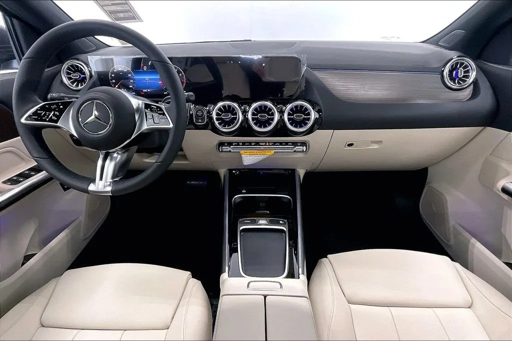 New 2026 Mountain Grey Metallic Mercedes-Benz GLA 250 image 17