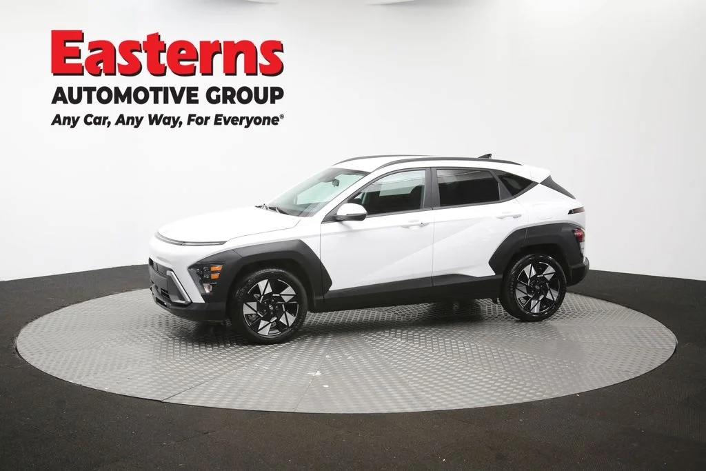 Used 2025 White Hyundai SEL image 60