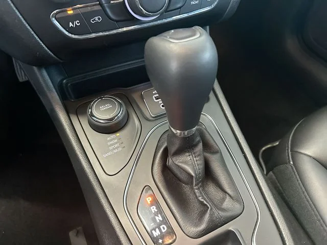 Used 2019 Black Jeep Latitude Plus image 21