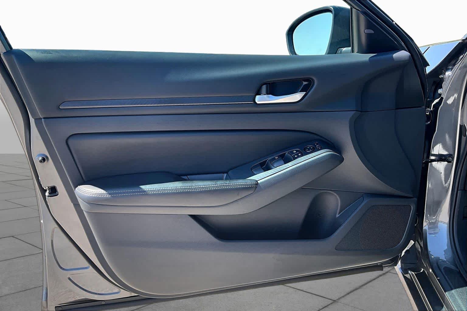 2025 Nissan Altima SV - Photo 22