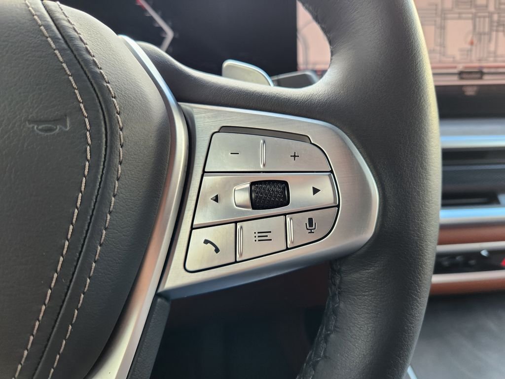 Used 2023 White Metallic BMW xDrive40i image 29