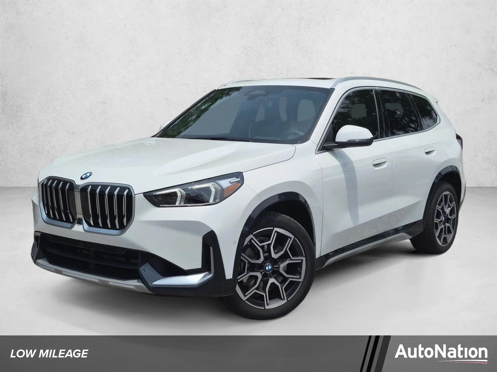 Used 2026 Alpine White BMW xDrive28i image 1