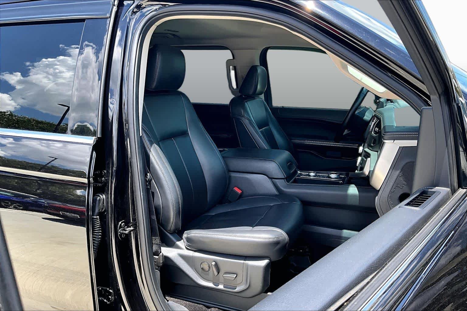 Used 2022 Agate Black Metallic Ford XLT image 9