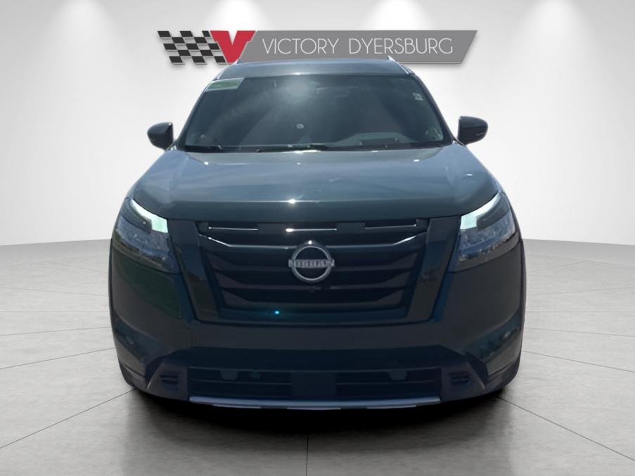 Used 2025 Black Nissan Platinum image 3