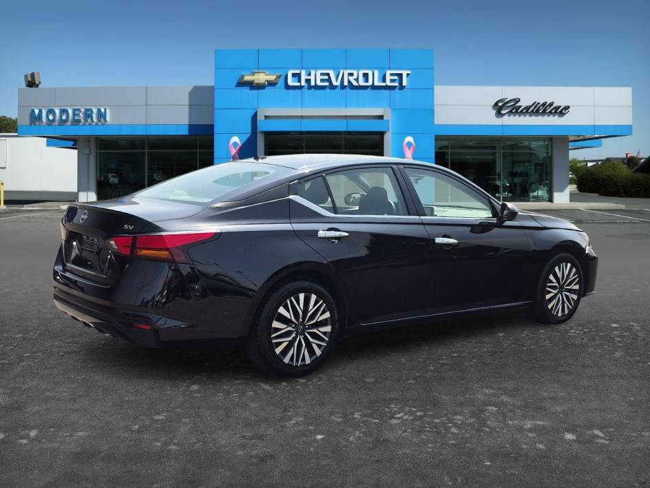 Used 2024 Super Black Nissan 2.5 SV image 5