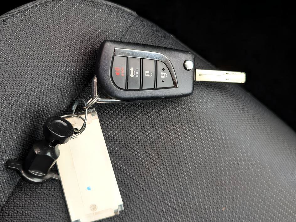 Used 2024 Ice Toyota LE image 30