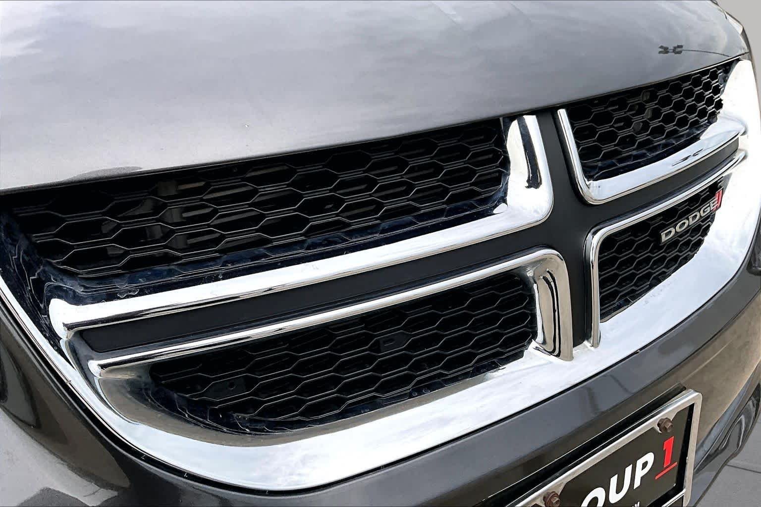 Used 2020 Granite Pearlcoat Dodge SXT image 30