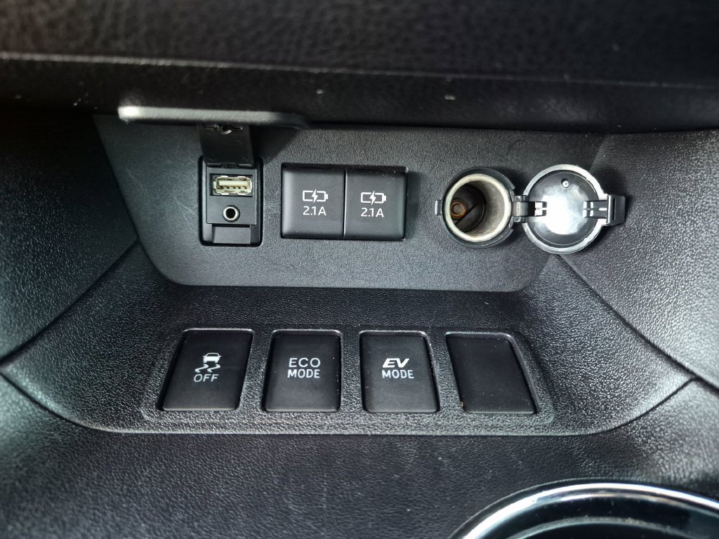 Used 2017 White Toyota Limited image 34