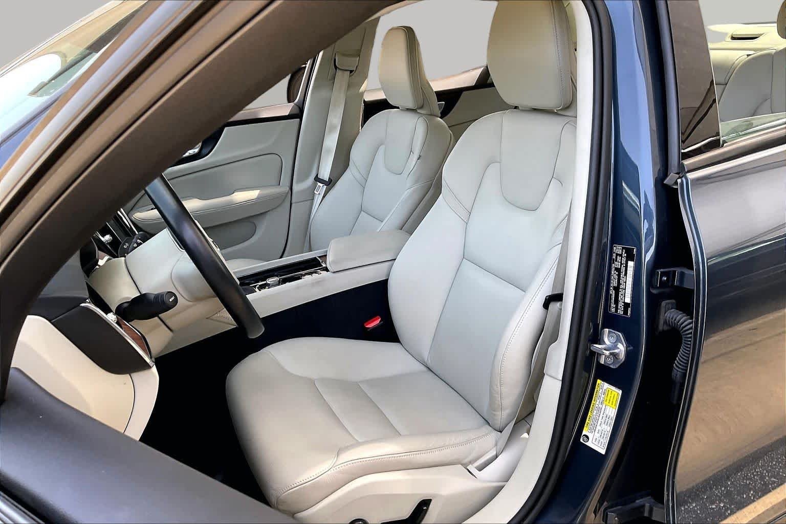 Pre-Owned 2019 Volvo S60 Momentum