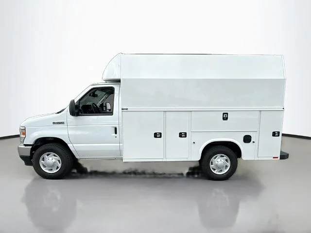 New 2026 Oxford White Ford E-350 SRW image 32