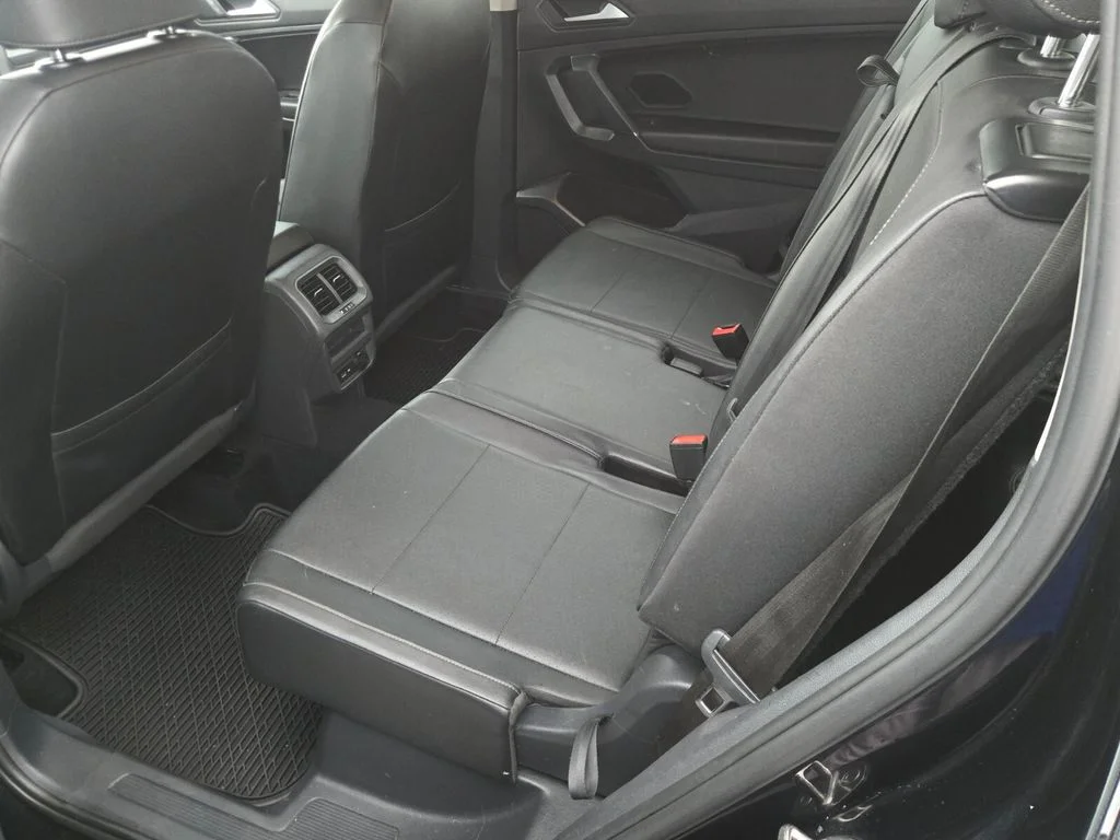 Used 2020 Black Volkswagen 2.0T SE image 10