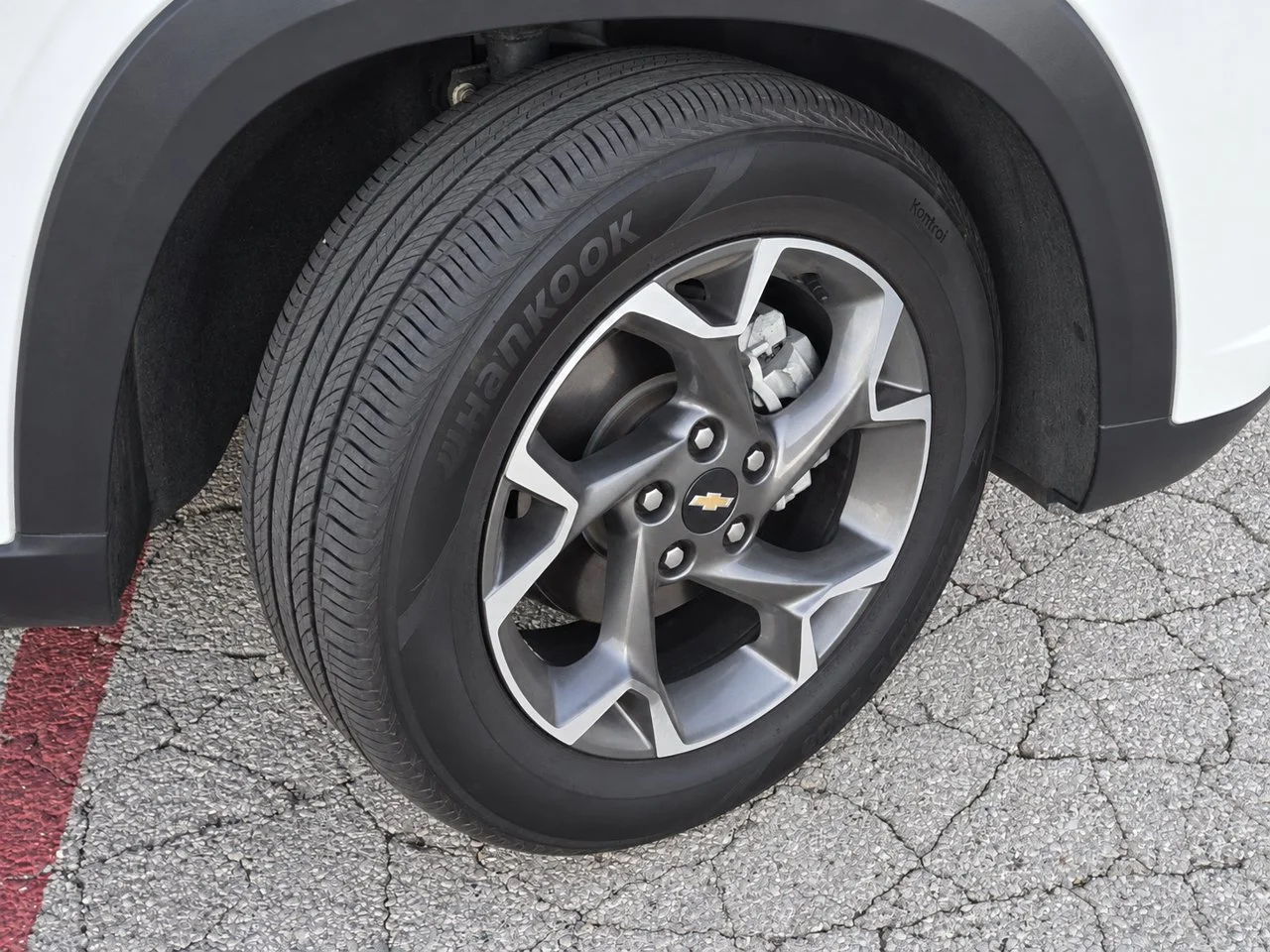 Used 2024 Summit White Chevrolet LT image 8