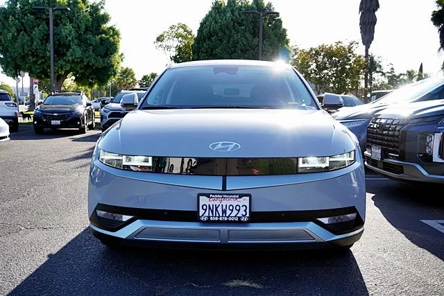 Used 2024 Gray Hyundai SEL image 4
