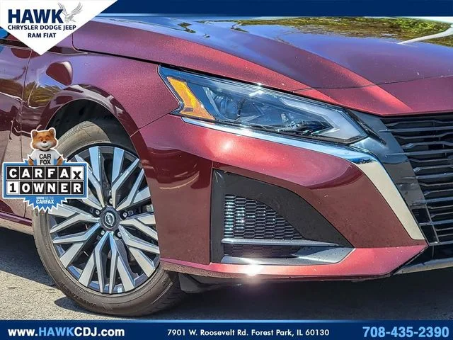 Used 2025 Red Nissan 2.5 SV image 3