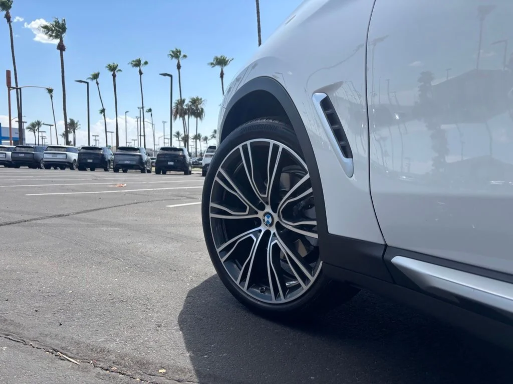 Used 2023 White BMW sDrive30i image 5